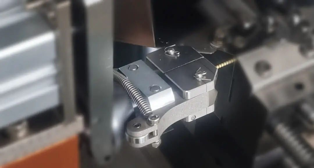 Precision jewelry ball propulsion fixture that feeds and holds beads in place during the diamond cutting process on a CNC machine