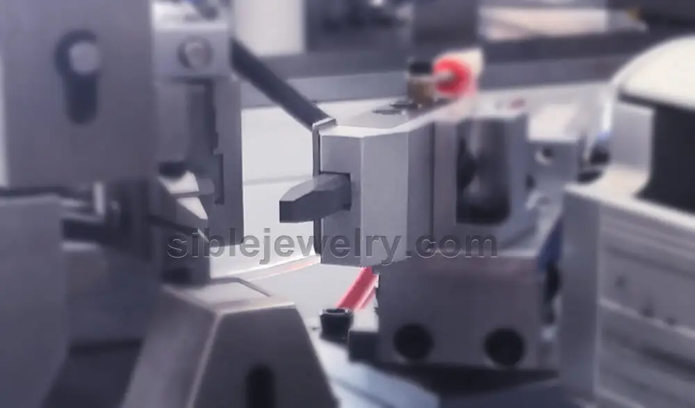 Ceramic welding nozzle unit compatible with plasma welding machines and jewelry chain making machines