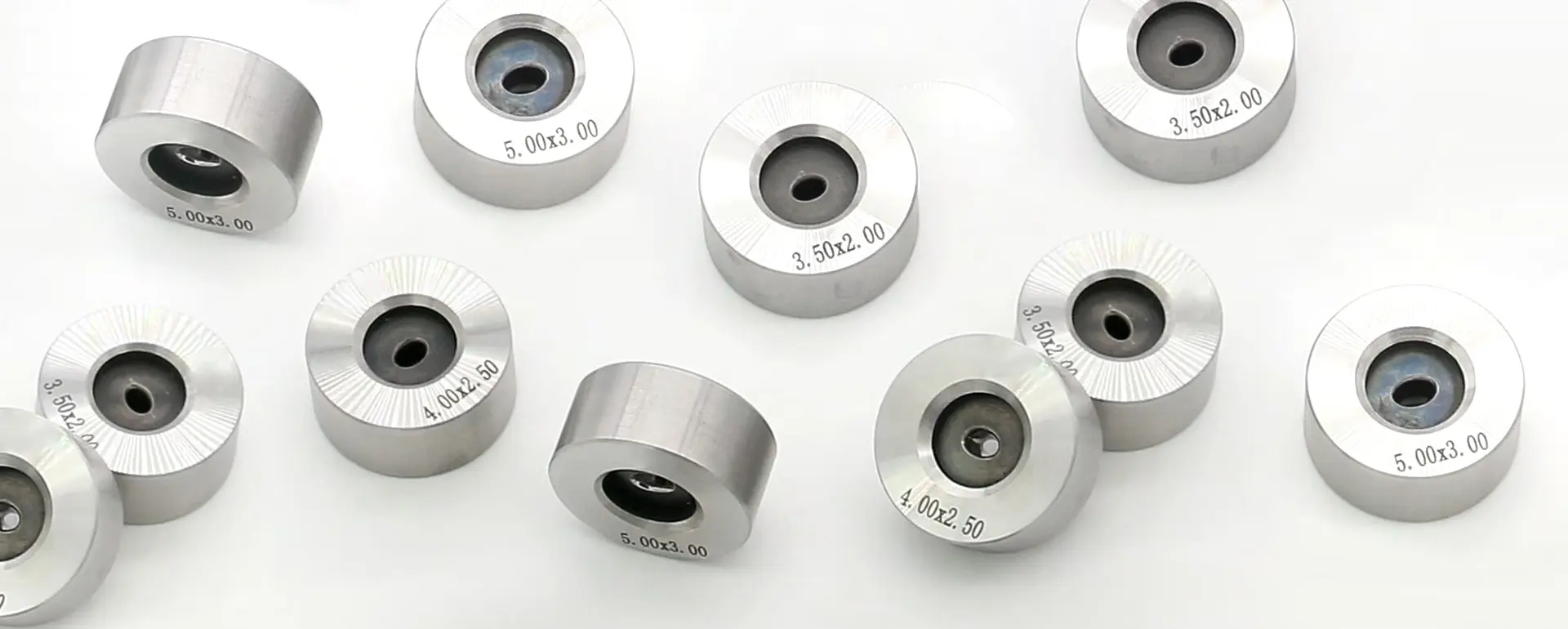 Four wire drawing dies in assorted sizes marked 2.50mm, 3.00mm, 3.50mm, and 4.00mm, displayed on foam padding for metal wire drawing applications